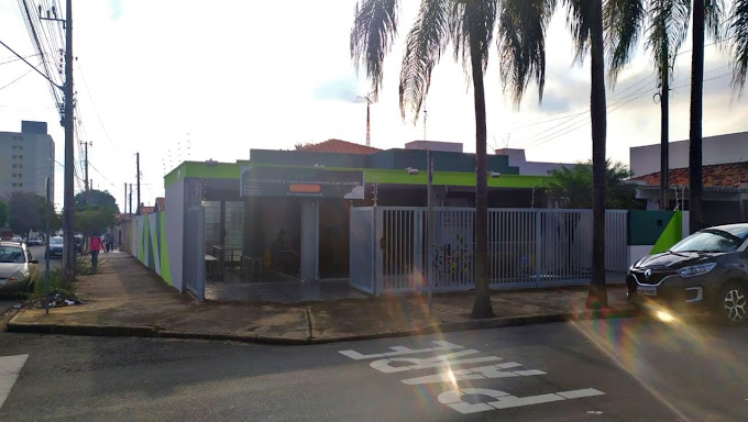 Fachada da escola giga